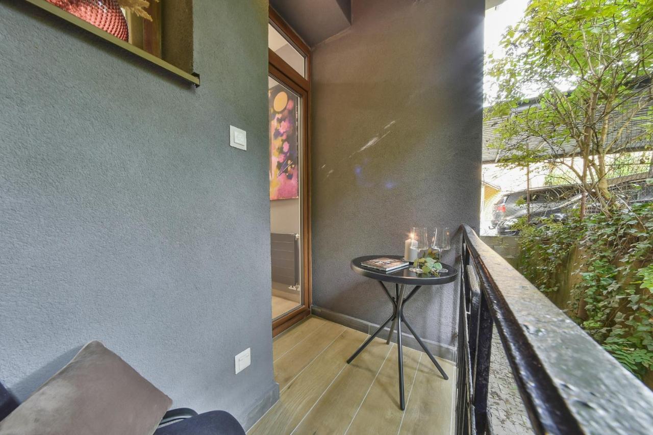 Chalupku - Luxurious Apartment 70M2 In Direct Centrum With Parking Included, Air-Conditioned, Balcony, Quiet Sleep, Best In Town Banská Bystrica Exterior foto