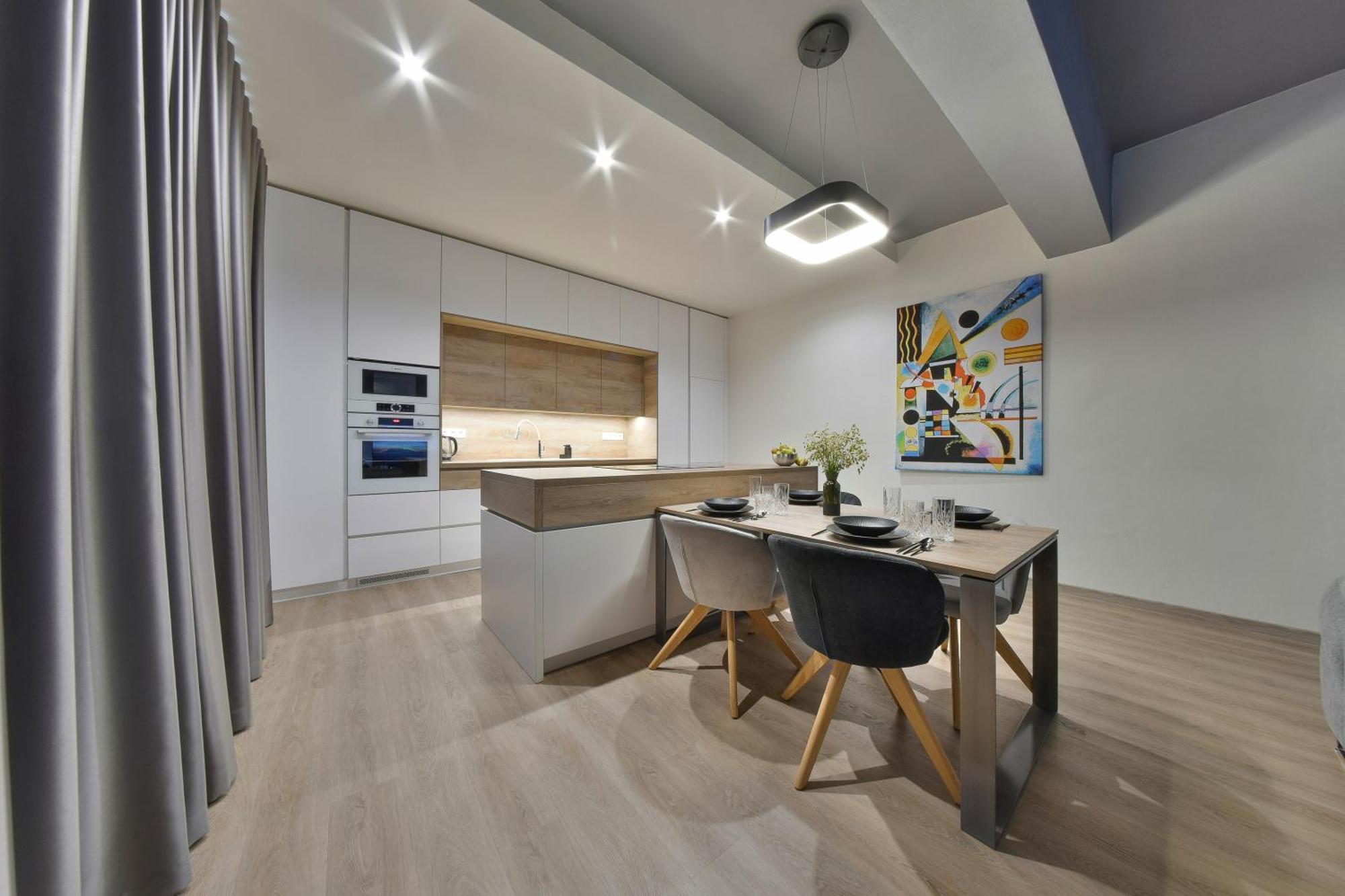 Chalupku - Luxurious Apartment 70M2 In Direct Centrum With Parking Included, Air-Conditioned, Balcony, Quiet Sleep, Best In Town Banská Bystrica Exterior foto