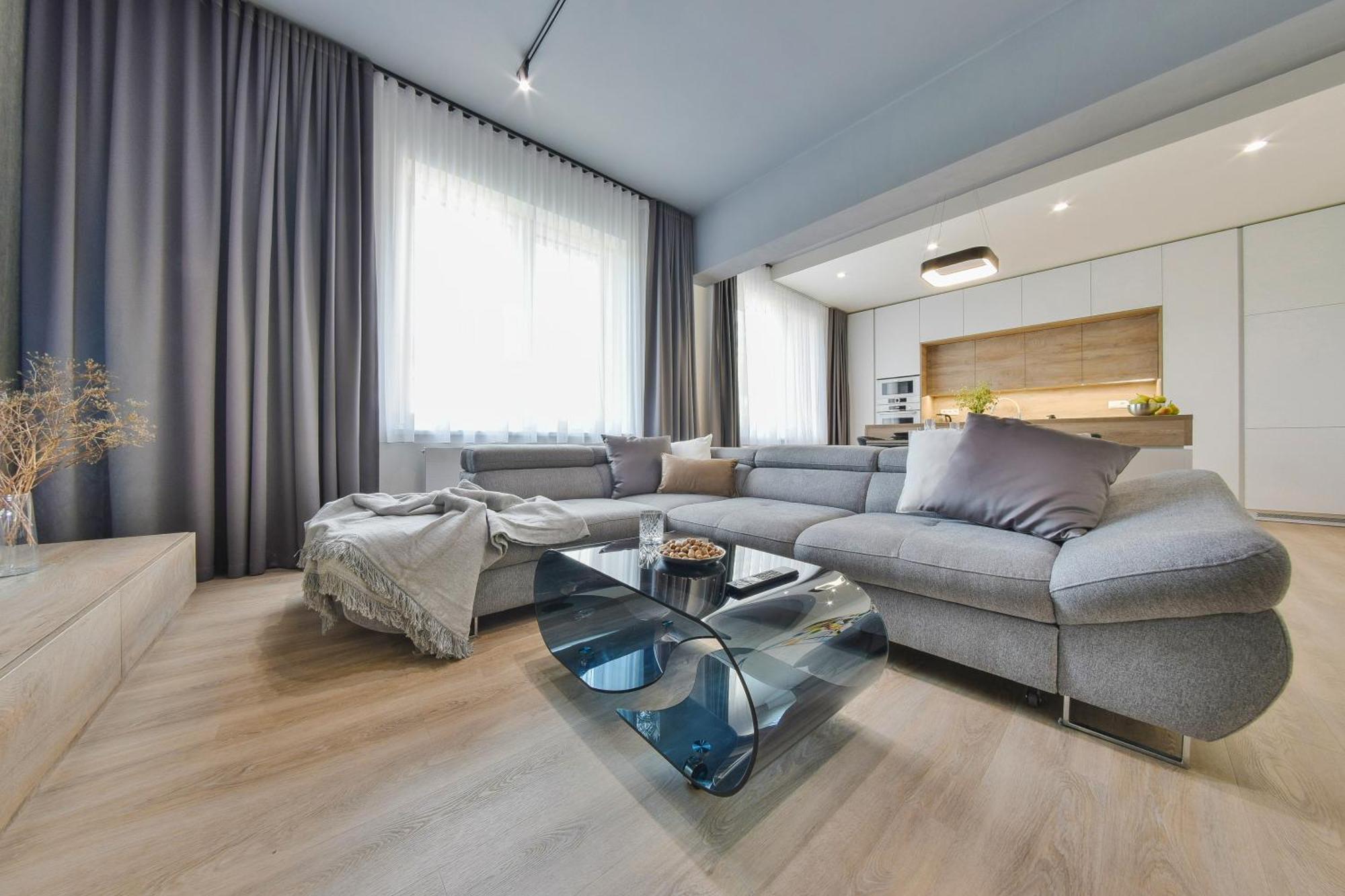 Chalupku - Luxurious Apartment 70M2 In Direct Centrum With Parking Included, Air-Conditioned, Balcony, Quiet Sleep, Best In Town Banská Bystrica Exterior foto